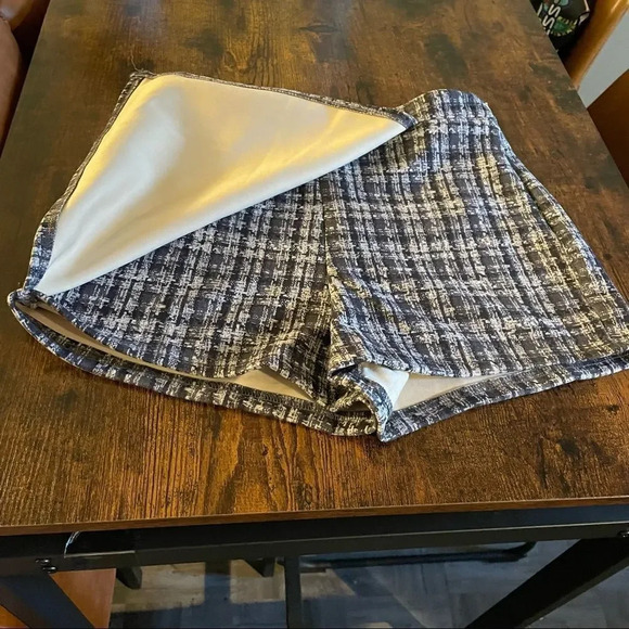 Cute plaid print skort  - Picture 7 of 16